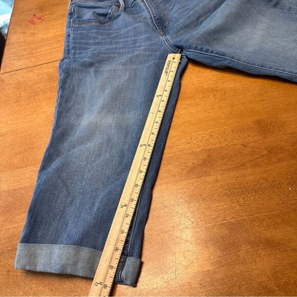 Levi’s Women’s Sz 10 Classic Rolled Jean Denim Capri Pants Medium Wash Cotton - Picture 7 of 9